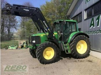 Landbouw tractor John Deere 6820