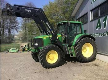 Landbouw tractor John Deere 6820