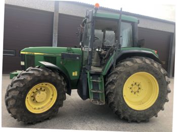 Landbouw tractor John Deere 6910