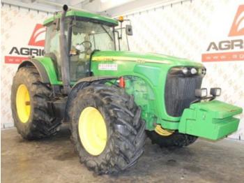 Landbouw tractor John Deere 8220