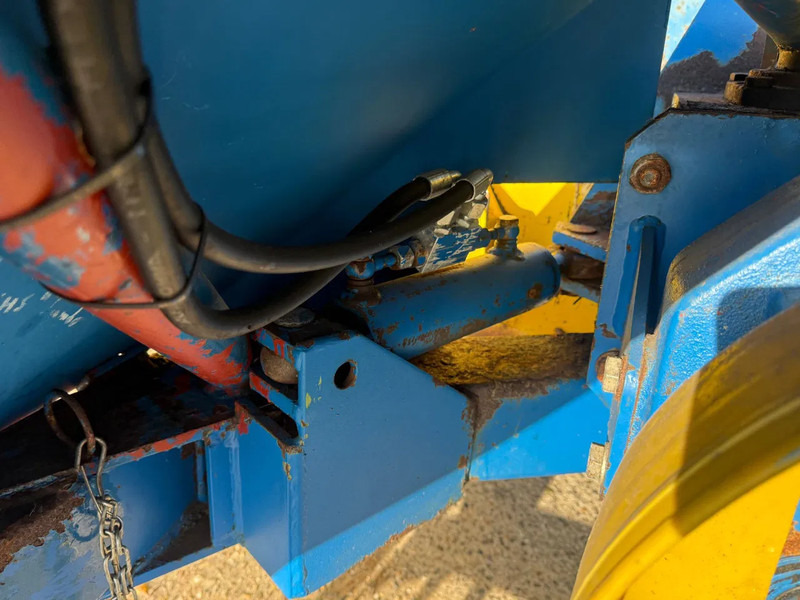 Landbouwaanhanger Jumbo Jumbo reck kuilverdeler Wokkel