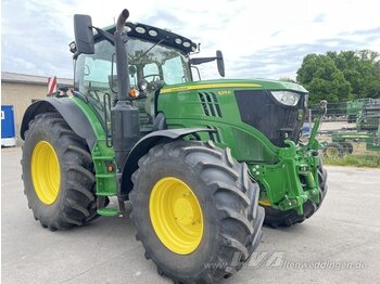 Landbouwtrekker John Deere 6215R