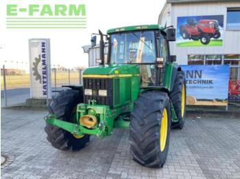 John Deere 6810 - landbouwtrekker