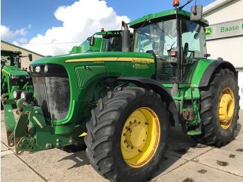 John Deere 8220 - landbouwtrekker