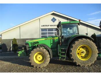 John Deere 8220 med TLS affederet foraksel  - landbouwtrekker