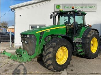 John Deere 8330 - landbouwtrekker