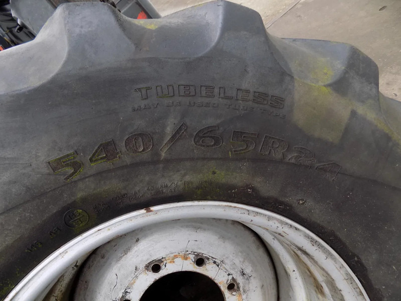 Maaidorser GOOD YEAR banden met velg good year banden met velg 540/65 R 24