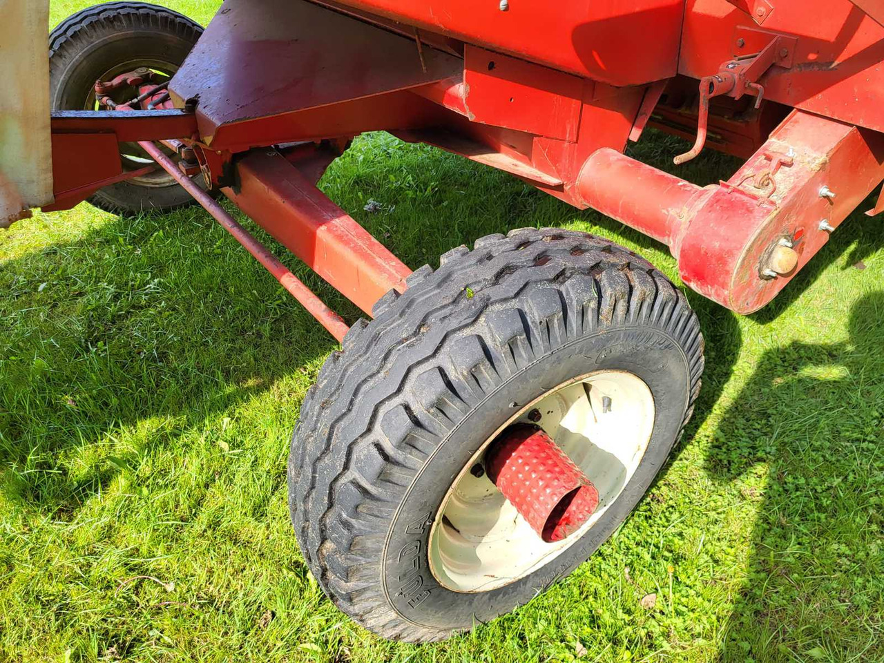 Maaidorser INTER 953 COMBINE HARVESTER "5 TEDDER"