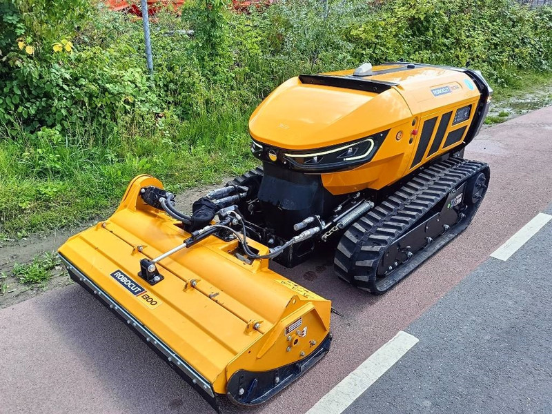 Maaimachine McConnel Robocut RC56 robot remote maaier mower 1200kg