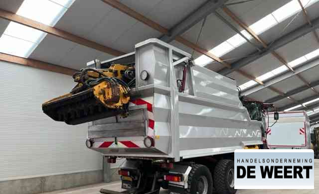 Maaimachine hovertrack , iveco , maai-zuigcombinatie