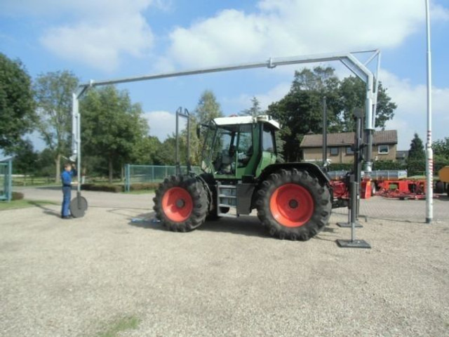 Mestverspreider tractor aquaduct