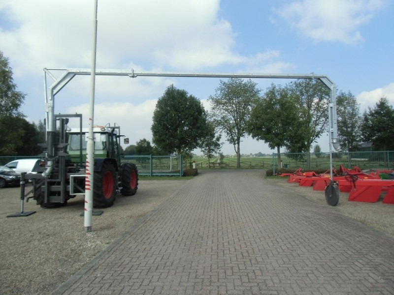 Mestverspreider tractor aquaduct