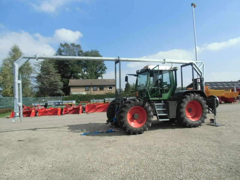Mestverspreider tractor aquaduct