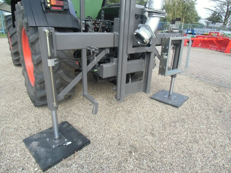 Mestverspreider tractor aquaduct