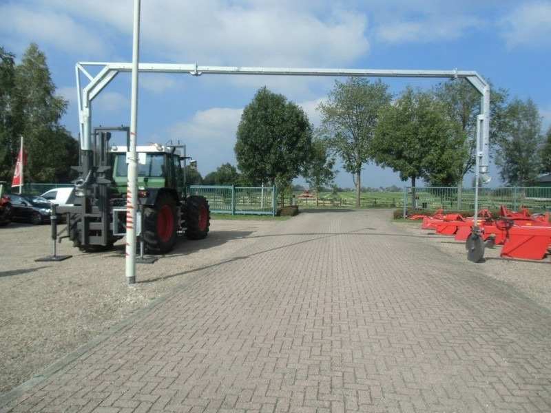 Mestverspreider tractor aquaduct