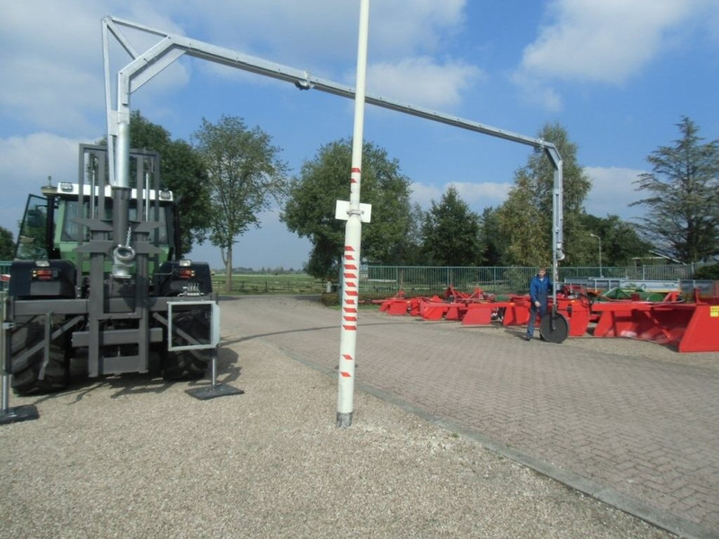 Mestverspreider tractor aquaduct