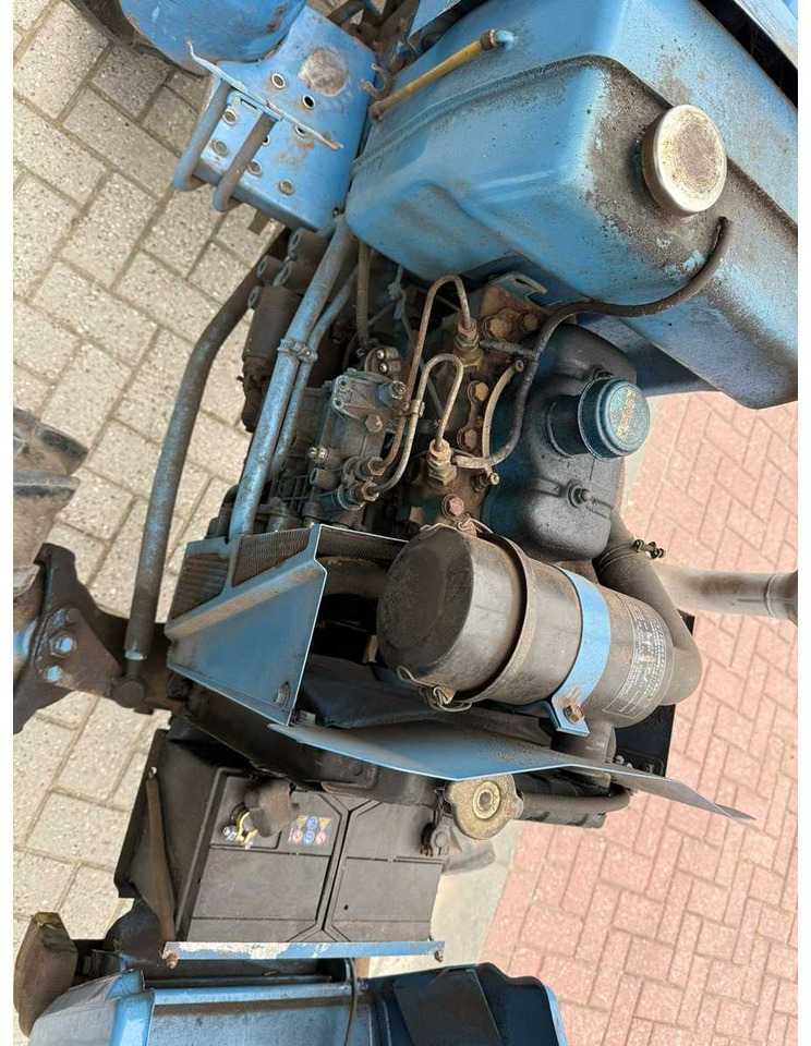 Mini tractor Hinomoto E-14 met Grondfrees