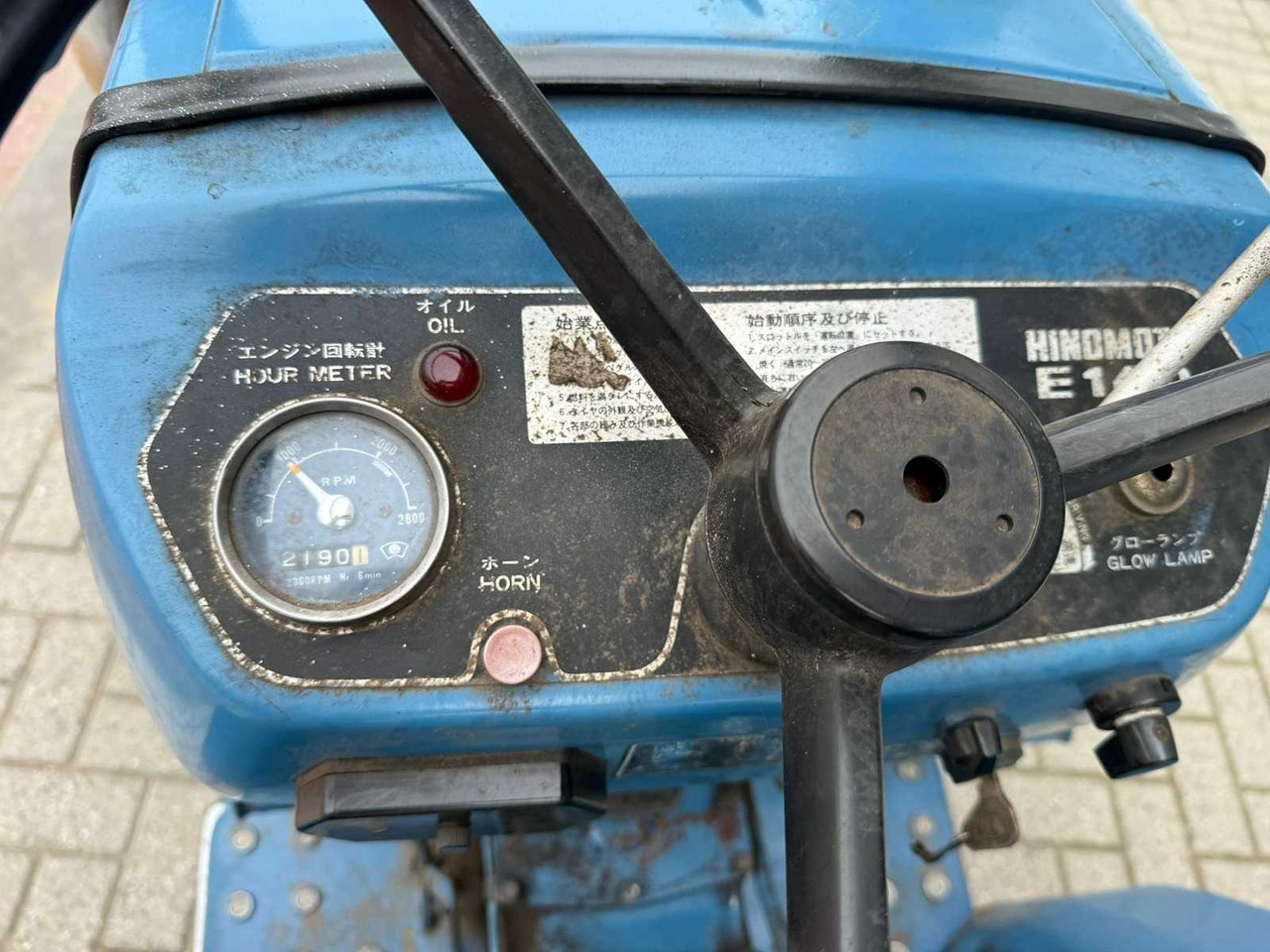 Mini tractor Hinomoto E-14 met Grondfrees