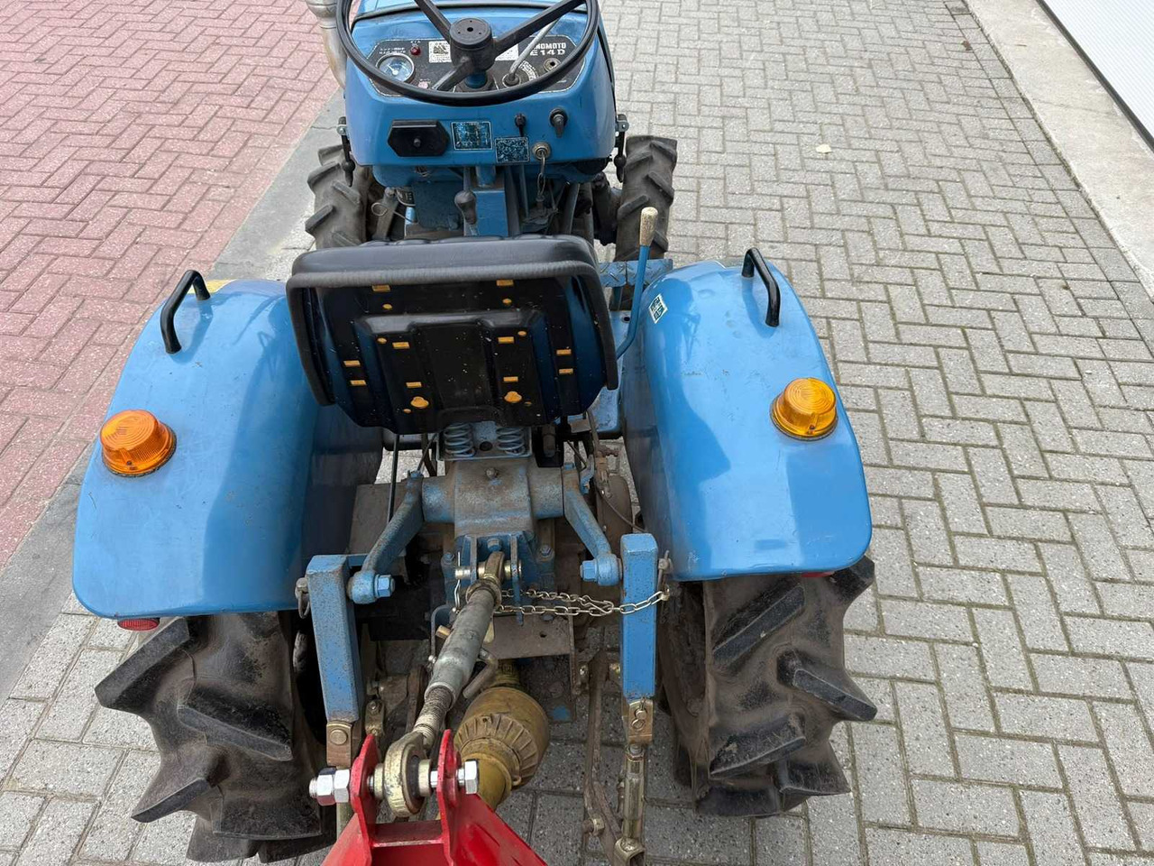 Mini tractor Hinomoto E-14 met Grondfrees