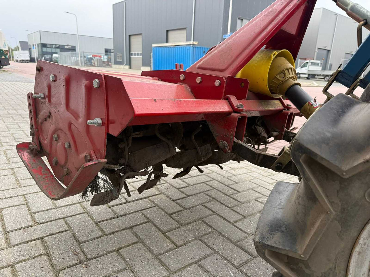 Mini tractor Hinomoto E-14 met Grondfrees