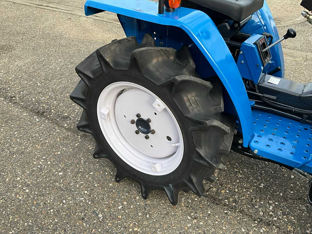 Mini tractor Iseki TU1600