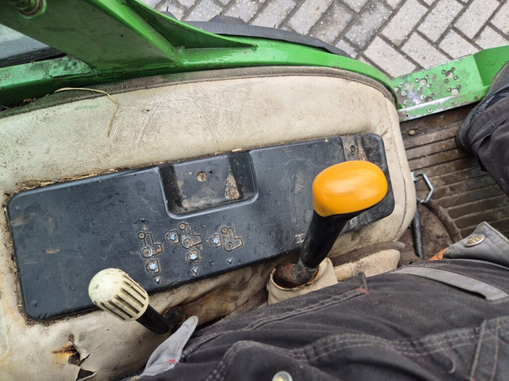 Mini tractor JOHN DEERE 2520