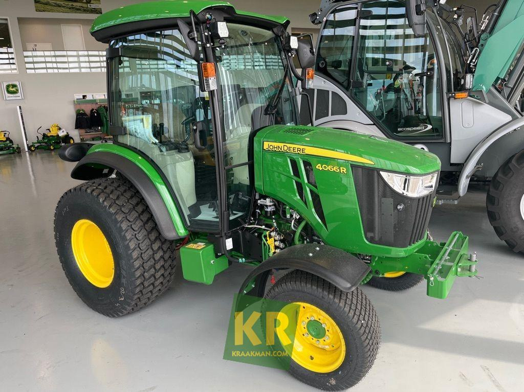 Mini tractor John Deere 4066R