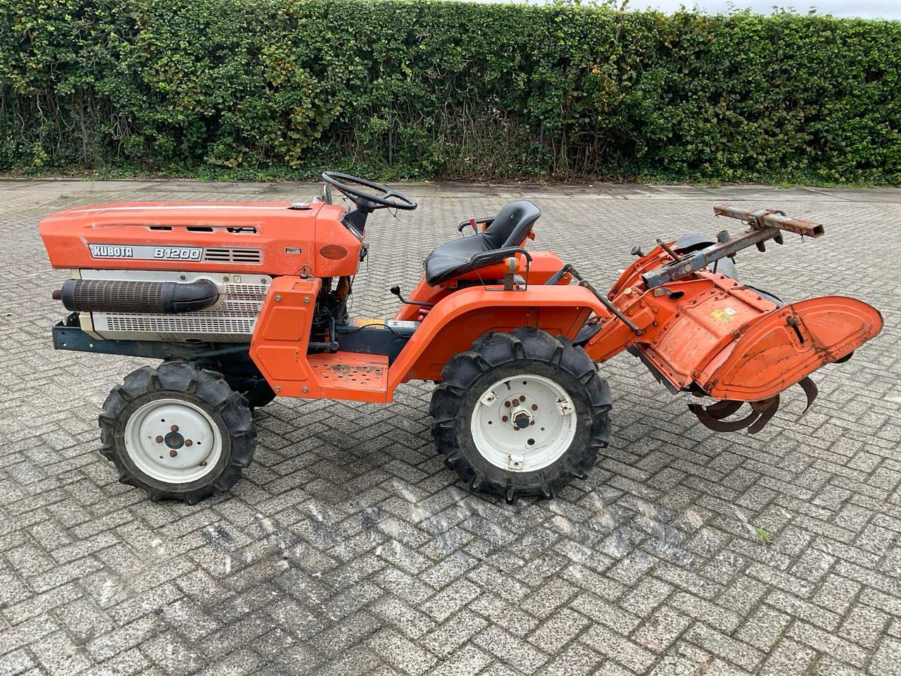 Mini tractor Kubota B1200