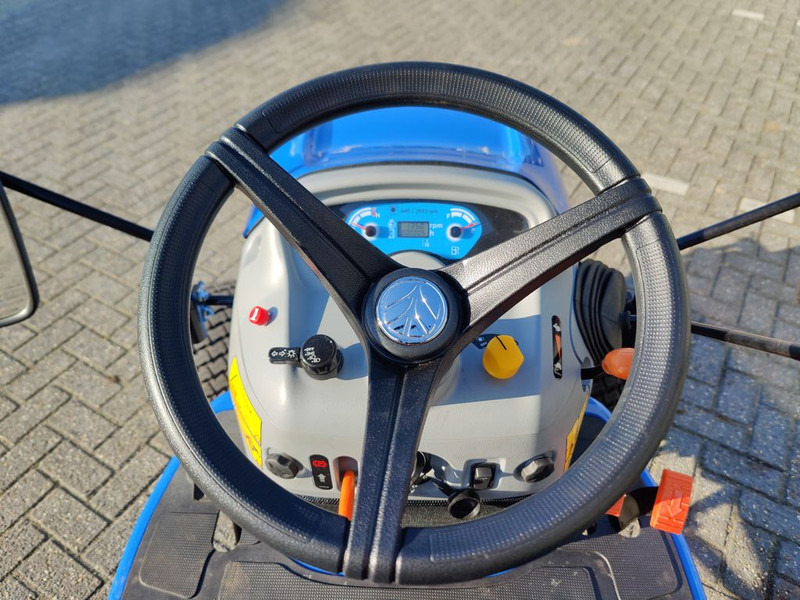 Mini tractor New Holland BOOMER 25 Tractor Compact