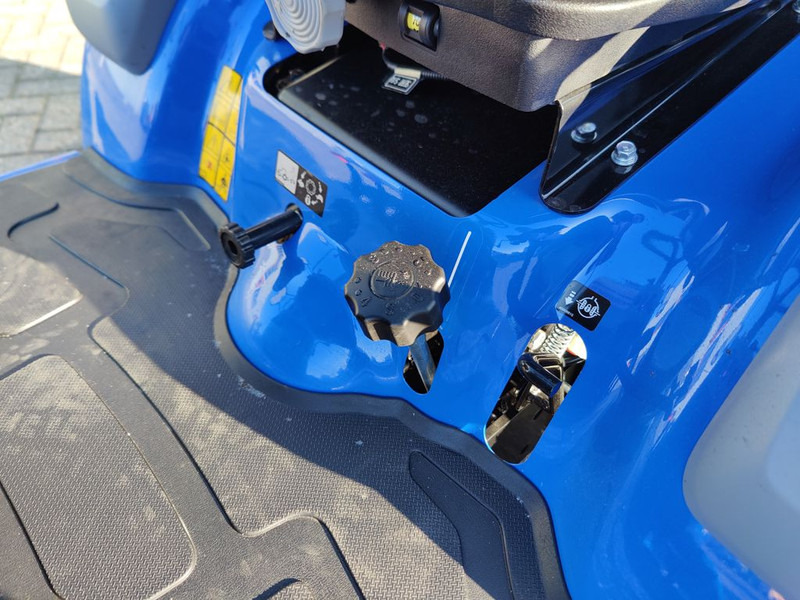Mini tractor New Holland BOOMER 25 Tractor Compact