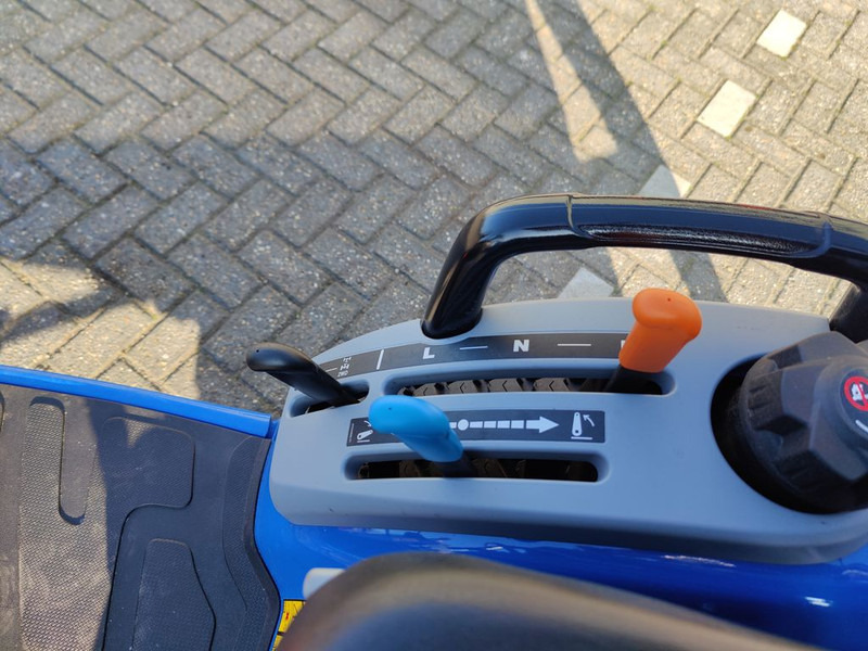 Mini tractor New Holland BOOMER 25 Tractor Compact