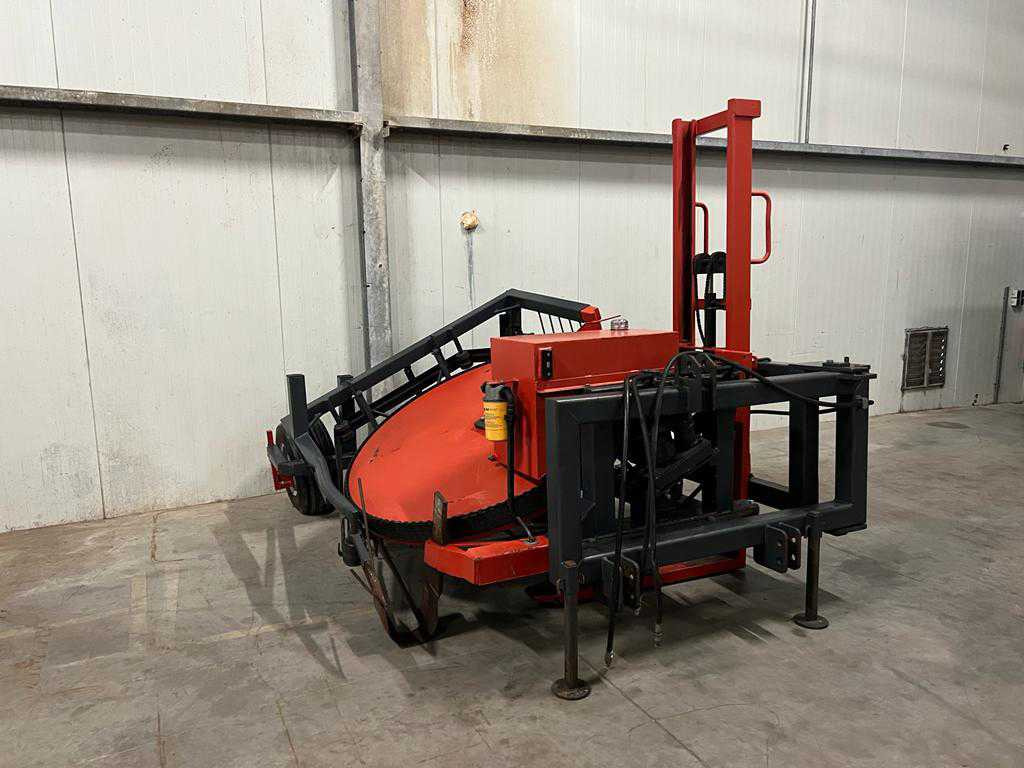 Landbouwmachine Mounted top lifting harvester