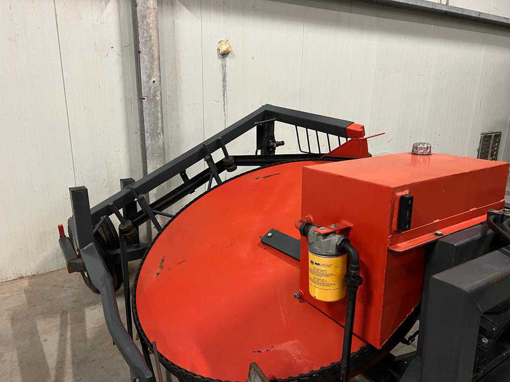 Landbouwmachine Mounted top lifting harvester