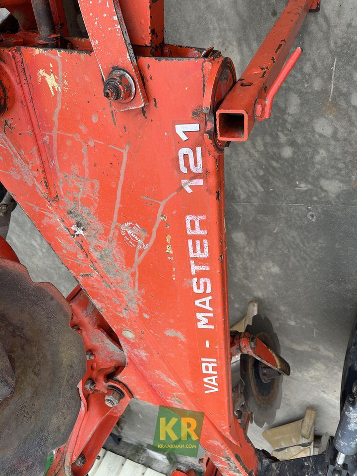 Ploeg Kuhn VARI MASTER 121