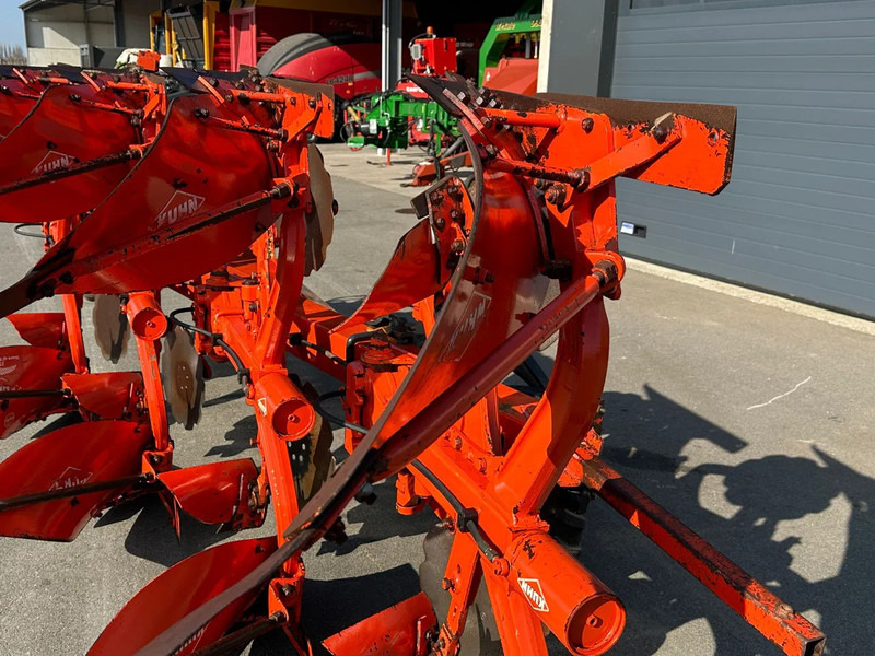 Ploeg Kuhn Vari Master 151