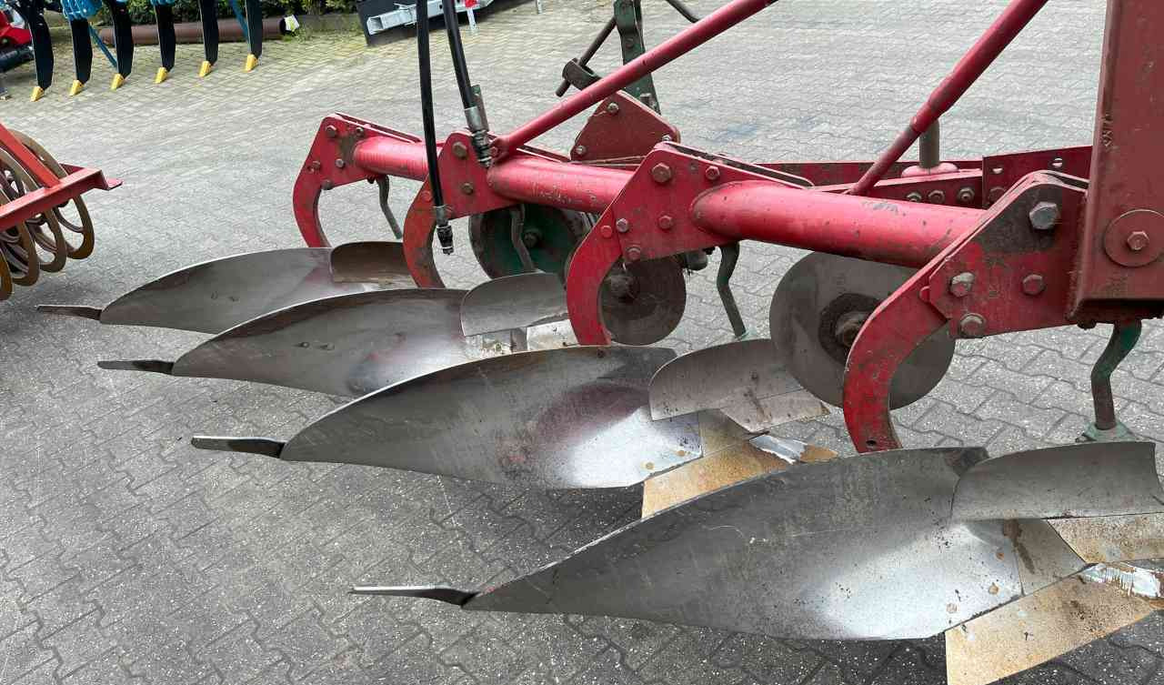 Ploeg Kverneland 4 schaar ploeg + Evers vorenpakker grondbewerking