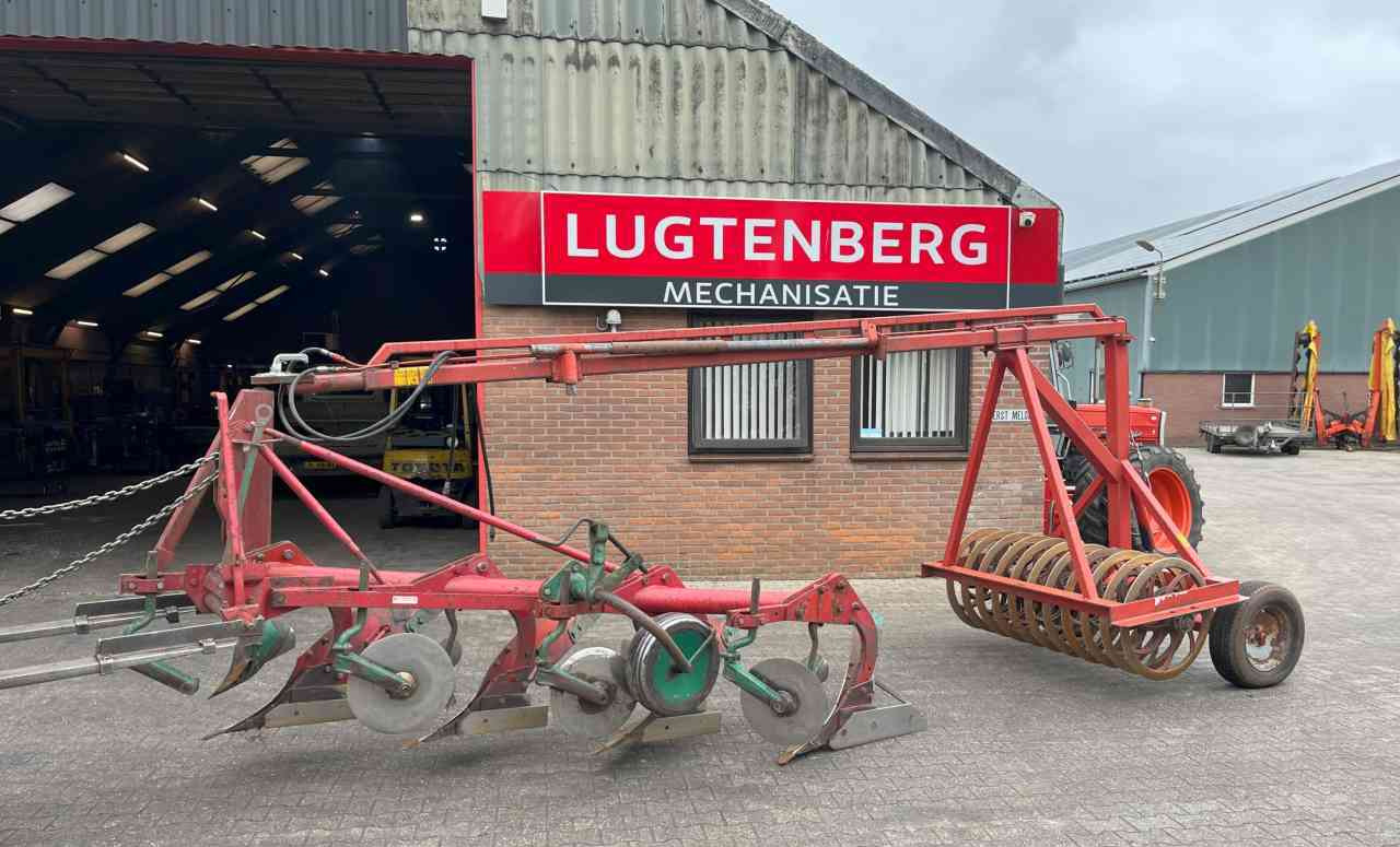 Ploeg Kverneland 4 schaar ploeg + Evers vorenpakker grondbewerking