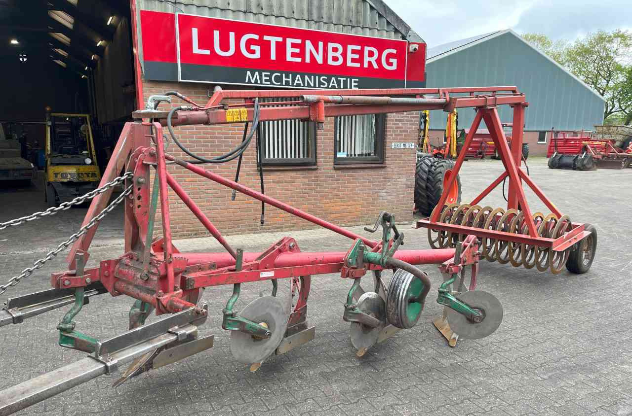 Ploeg Kverneland 4 schaar ploeg + Evers vorenpakker grondbewerking