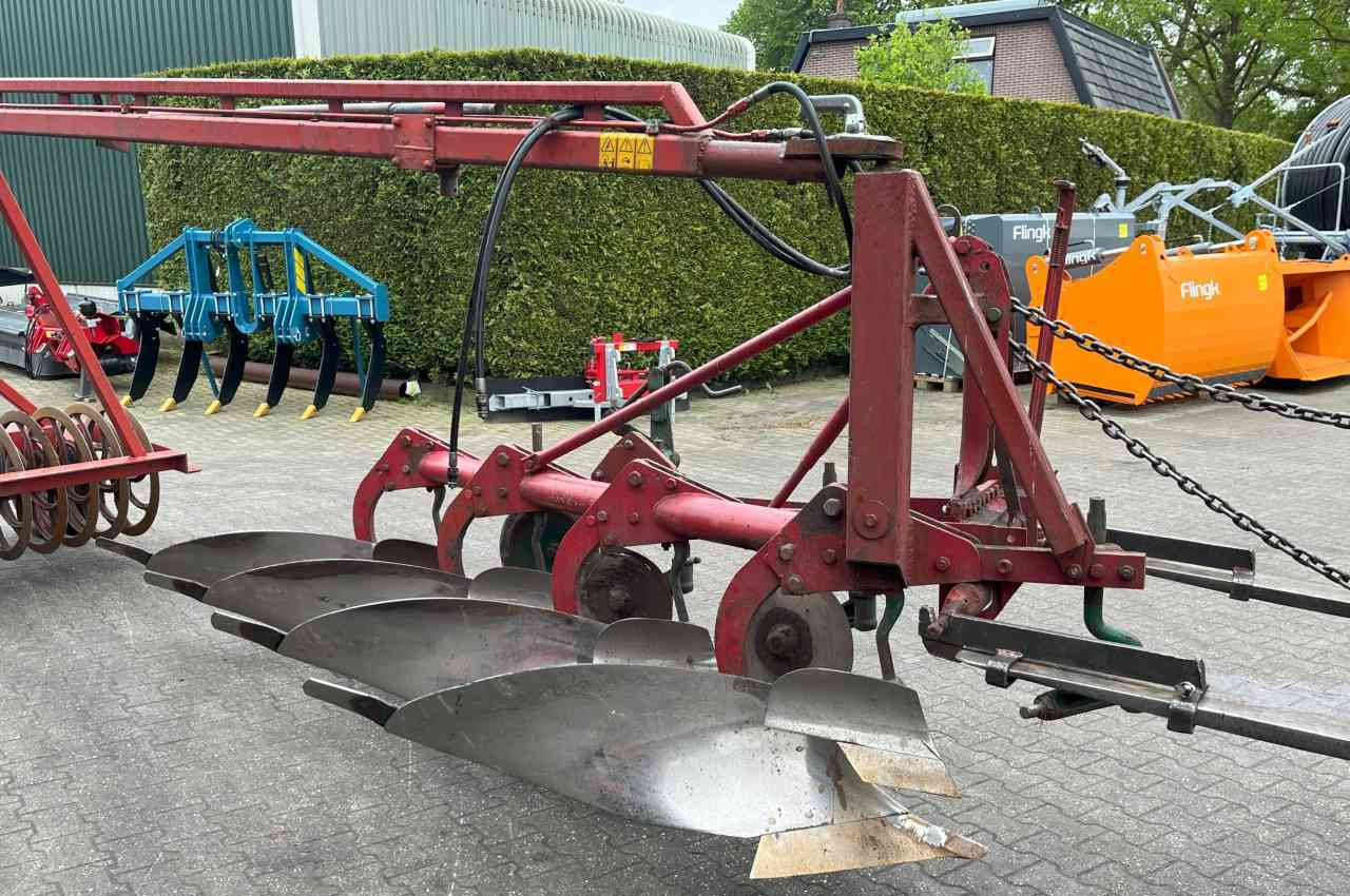 Ploeg Kverneland 4 schaar ploeg + Evers vorenpakker grondbewerking