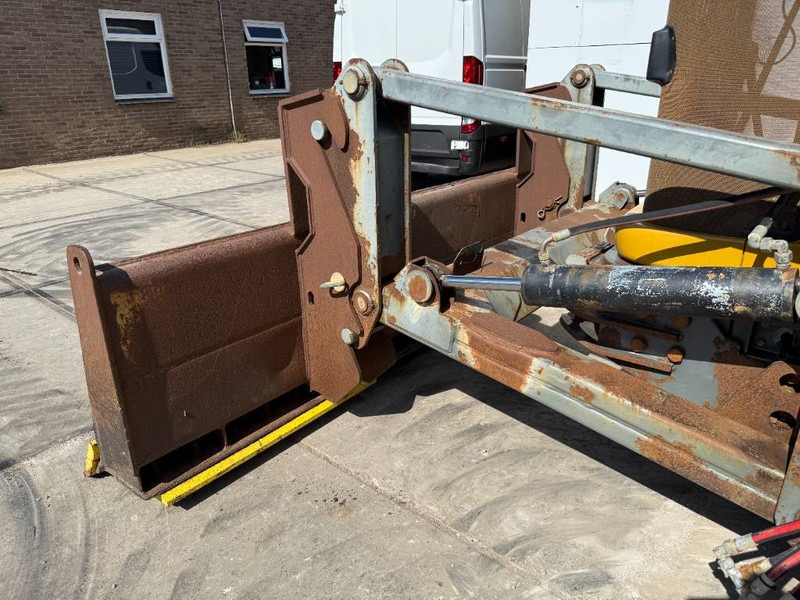 Rupstrekker Cat Challenger MT865B - German Machine / Front Blade