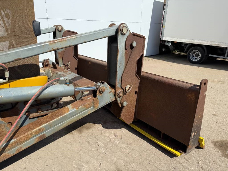 Rupstrekker Cat Challenger MT865B - German Machine / Front Blade