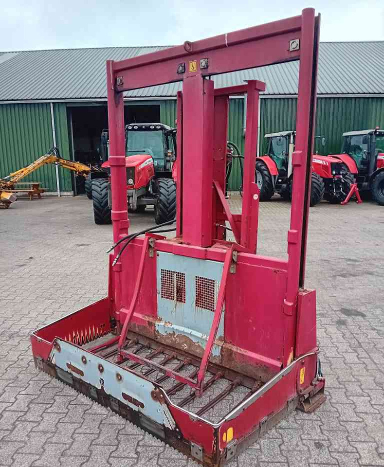 Silo materieel BVL Megastar 170 kuilvoersnijder met lift