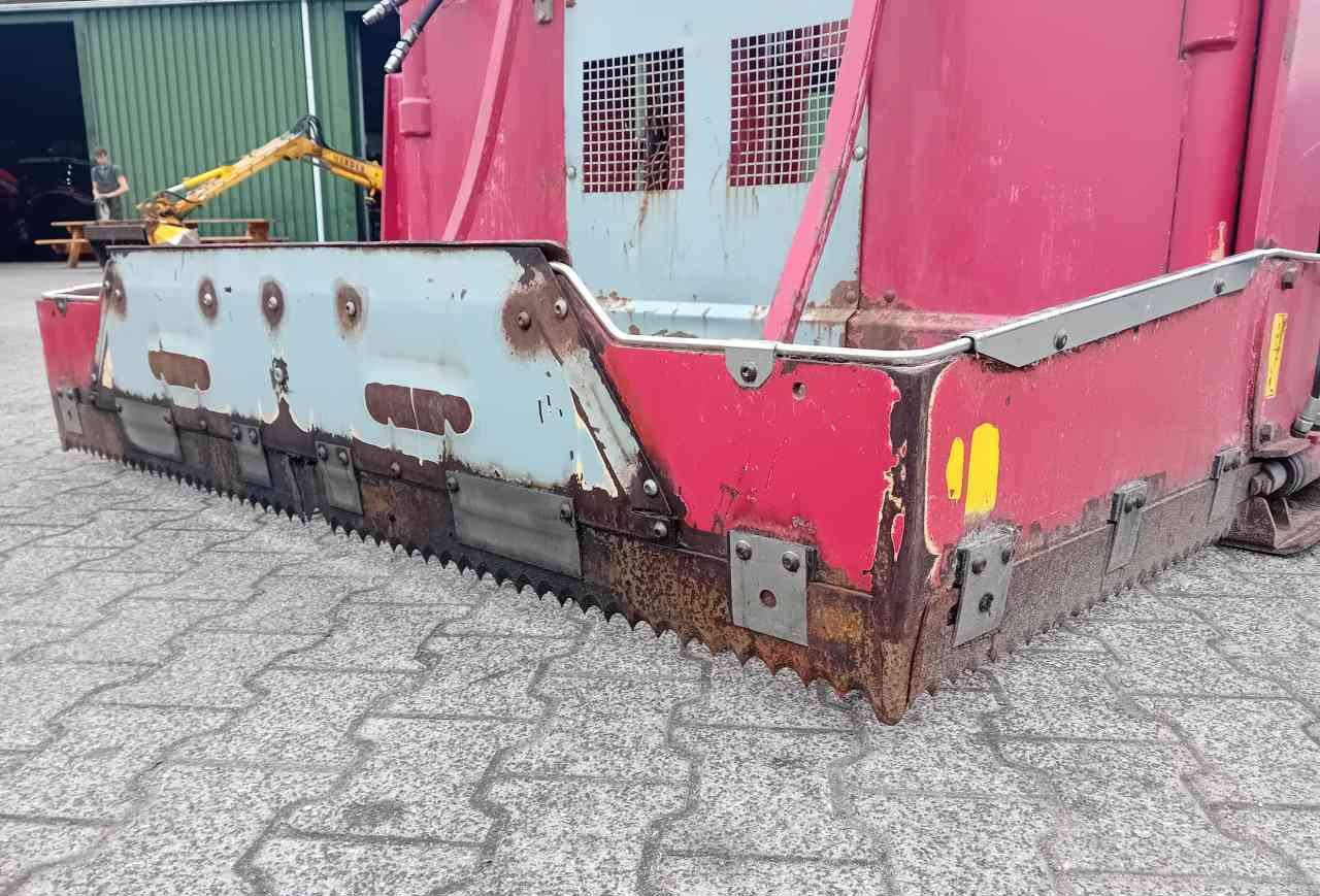 Silo materieel BVL Megastar 170 kuilvoersnijder met lift