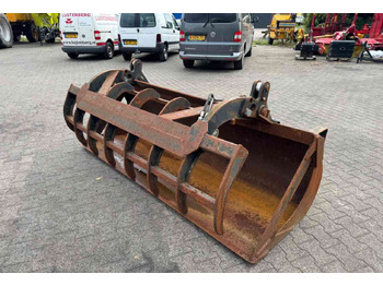 Silo materieel Manitou 240 pelikaanbak kuilbak mestbak