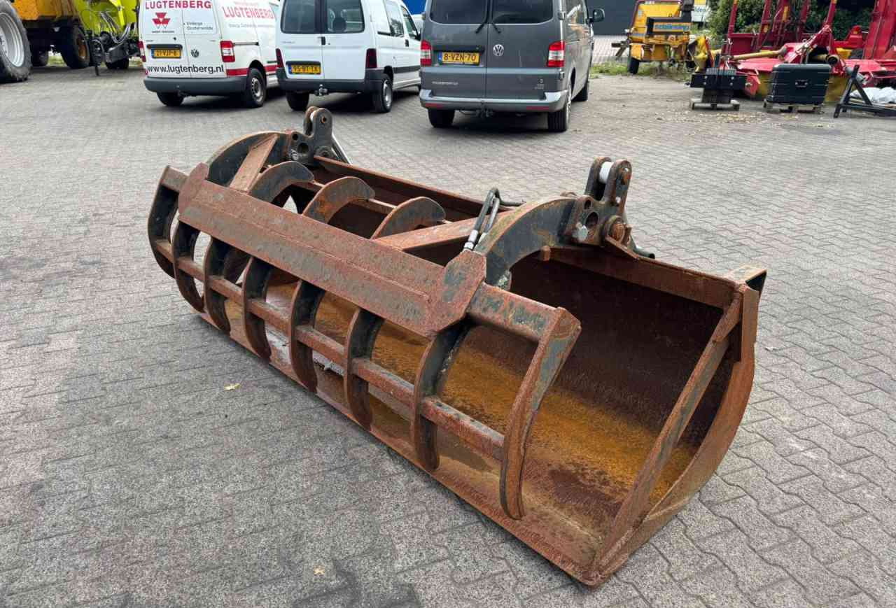 Silo materieel Manitou 240 pelikaanbak kuilbak mestbak