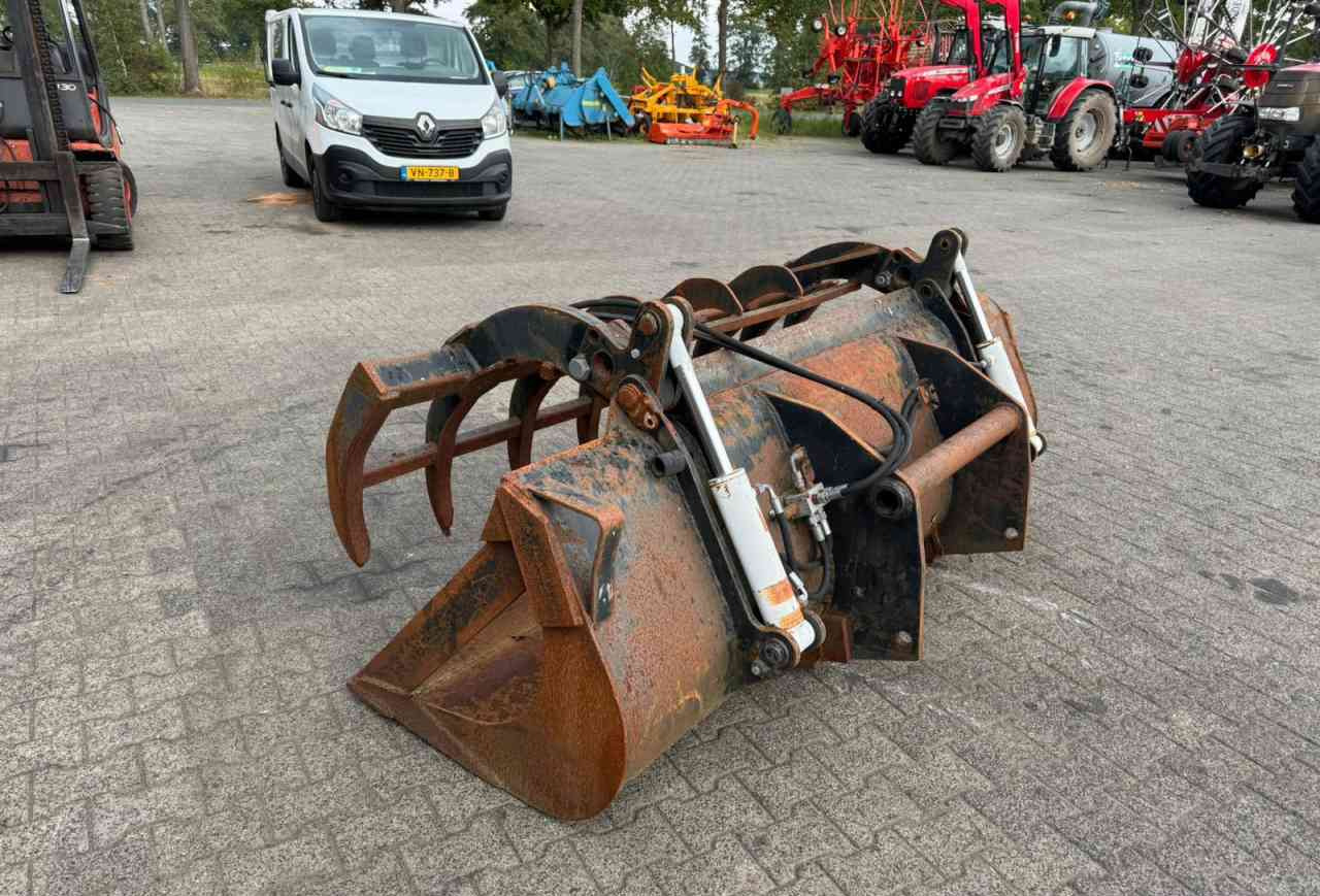 Silo materieel Manitou 240 pelikaanbak kuilbak mestbak