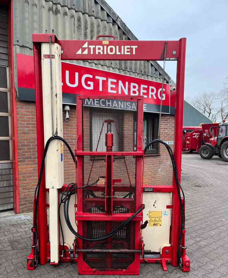 Silo materieel Trioliet TU195 Kuilvoersnijder kuilsnijder hefmast voermachines