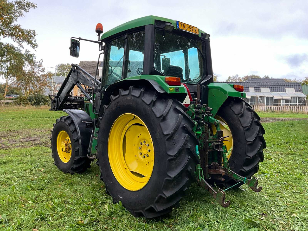 Tractor 1992 JOHN DEERE 6200 FOUR-WHEEL DRIVE FARM TRACTOR WITH FRONT LOADER