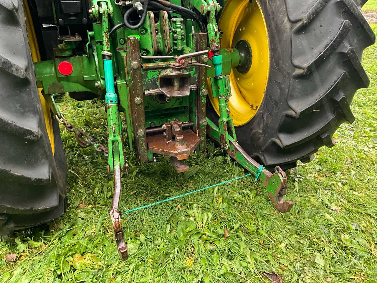 Tractor 1992 JOHN DEERE 6200 FOUR-WHEEL DRIVE FARM TRACTOR WITH FRONT LOADER