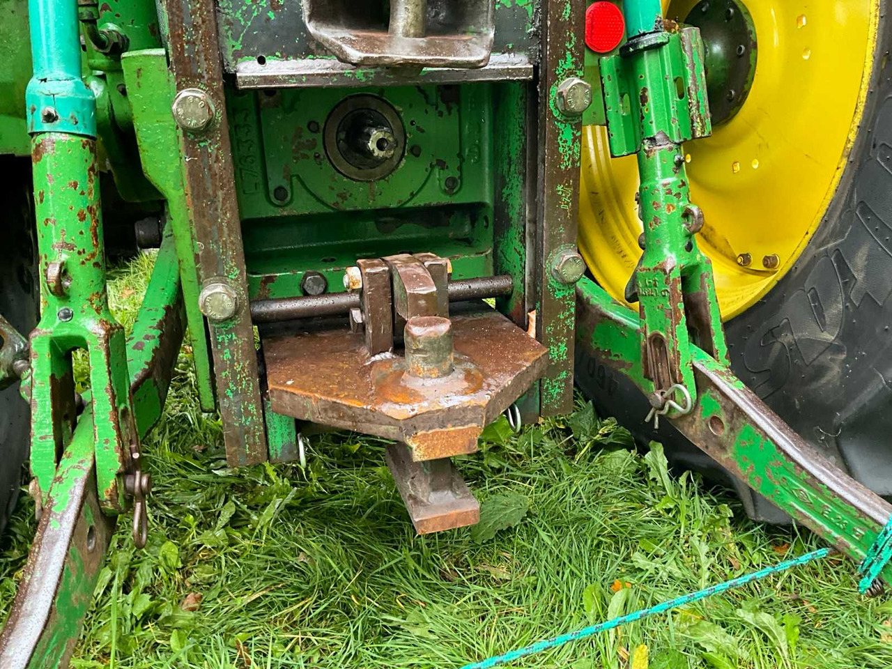 Tractor 1992 JOHN DEERE 6200 FOUR-WHEEL DRIVE FARM TRACTOR WITH FRONT LOADER